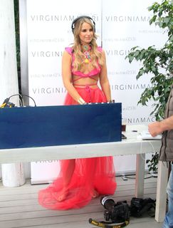 Vogue Williams feet photo thumbnail