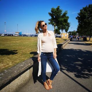 Vogue Williams feet photo thumbnail