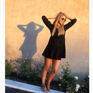 Vogue Williams feet photo thumbnail