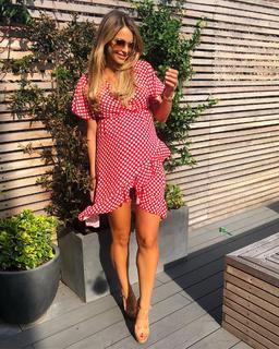 Vogue Williams feet photo thumbnail