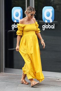 Vogue Williams feet photo thumbnail