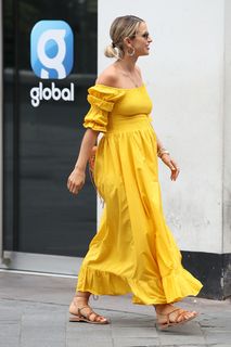 Vogue Williams feet photo thumbnail