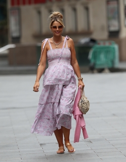 Vogue Williams feet photo thumbnail