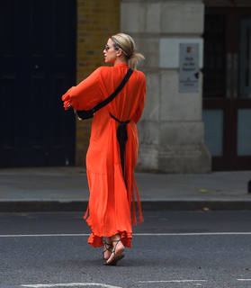 Vogue Williams feet photo thumbnail