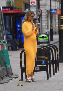 Vogue Williams feet photo thumbnail