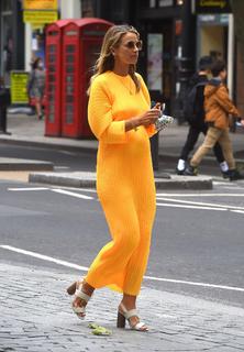 Vogue Williams feet photo thumbnail