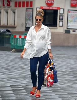 Vogue Williams feet photo thumbnail