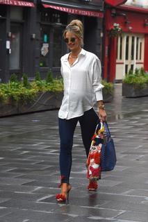 Vogue Williams feet photo thumbnail