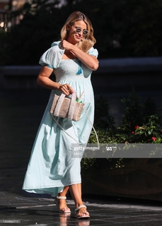 Vogue Williams feet photo thumbnail