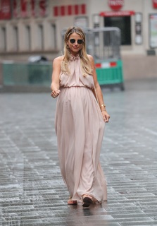 Vogue Williams feet photo thumbnail