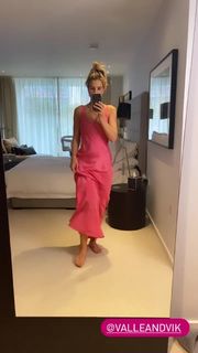 Vogue Williams feet photo thumbnail