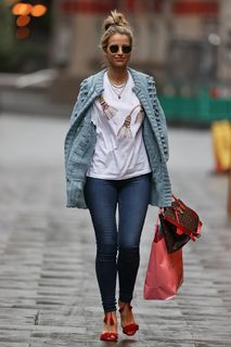 Vogue Williams feet photo thumbnail