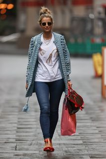 Vogue Williams feet photo thumbnail