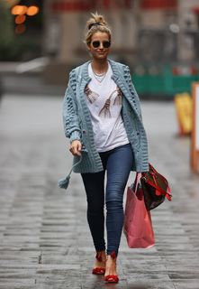 Vogue Williams feet photo thumbnail