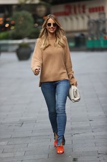 Vogue Williams feet photo thumbnail