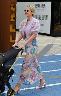 Vogue Williams feet photo thumbnail