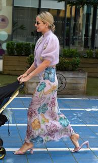 Vogue Williams feet photo thumbnail