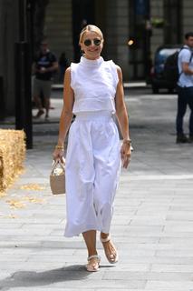 Vogue Williams feet photo thumbnail