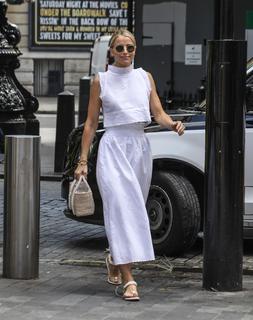 Vogue Williams feet photo thumbnail