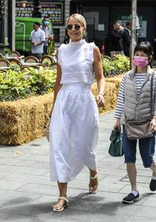 Vogue Williams feet photo thumbnail