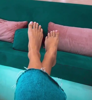 Vrisiida Andriotou feet photo 5