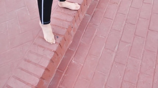 Vy Qwaint feet photo 16