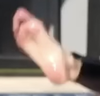 Vy Qwaint feet photo 3
