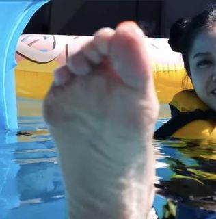 Vy Qwaint feet photo 3
