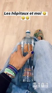 Véronika Loubry feet photo 1