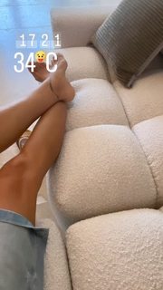 Véronika Loubry feet photo 4