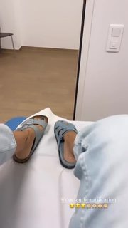 Véronika Loubry feet photo 4