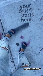 Véronika Loubry feet photo 3