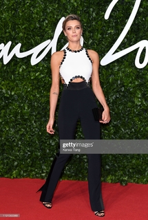 Wallis Day feet photo 10