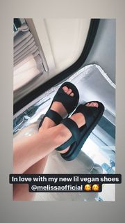 Wallis Day feet photo 3