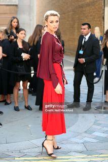 Wallis Day feet photo 3