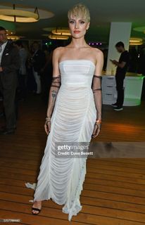 Wallis Day feet photo 15