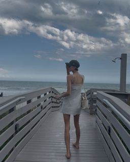Wallis Day feet photo 12