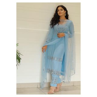 Wamiqa Gabbi feet photo thumbnail