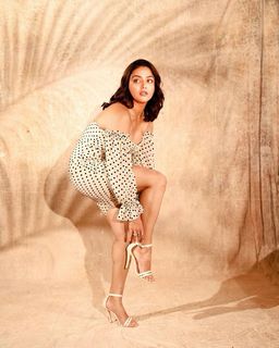 Wamiqa Gabbi feet photo thumbnail