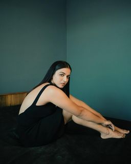 Wamiqa Gabbi feet photo thumbnail