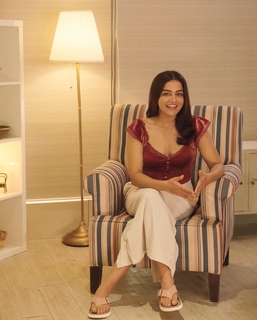 Wamiqa Gabbi feet photo thumbnail