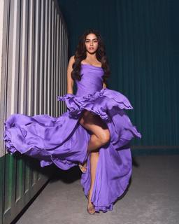 Wamiqa Gabbi feet photo thumbnail