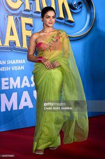 Wamiqa Gabbi feet photo thumbnail