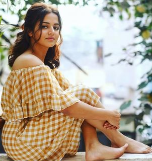 Wamiqa Gabbi feet photo 10