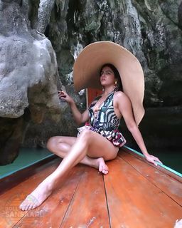 Wamiqa Gabbi feet photo 5