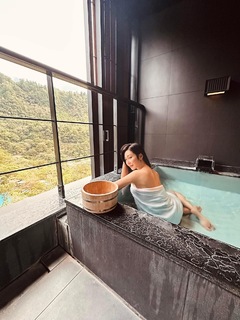 Wan-Ting Tseng feet photo 2