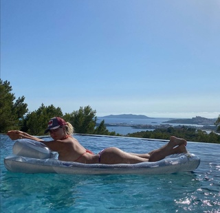 Wanda Nara feet photo thumbnail