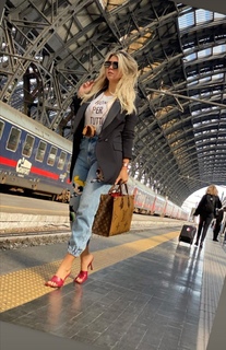Wanda Nara feet photo thumbnail