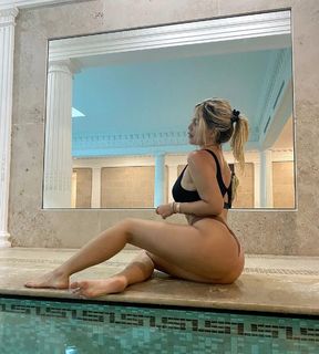 Wanda Nara feet photo thumbnail