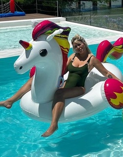 Wanda Nara feet photo thumbnail